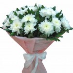 Монобукет из белых хризантем от интернет-магазина «Beauty flowers»в Минусинске